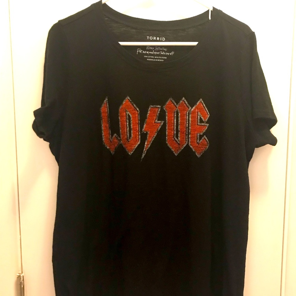 Torrid graphic t-shirt LOVE. Size 2, black.
